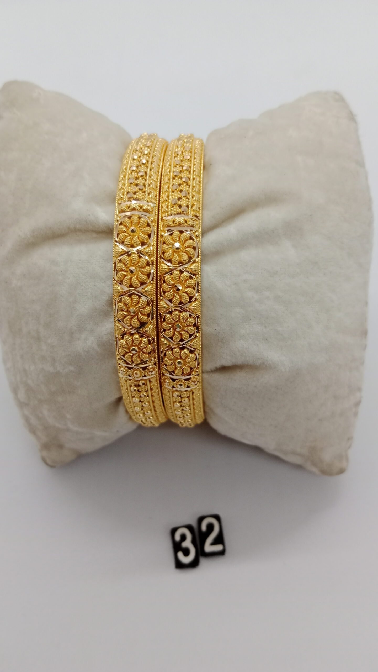 bpbq9.jpg Bangles - Image 1