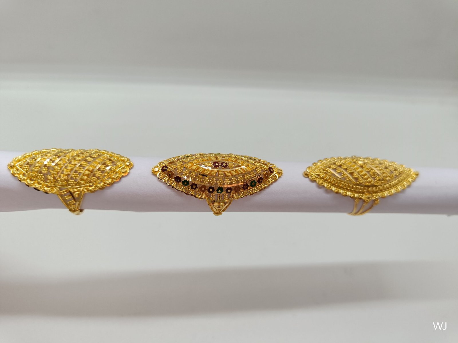 IMG20241022123659.jpg Studs - Image 1