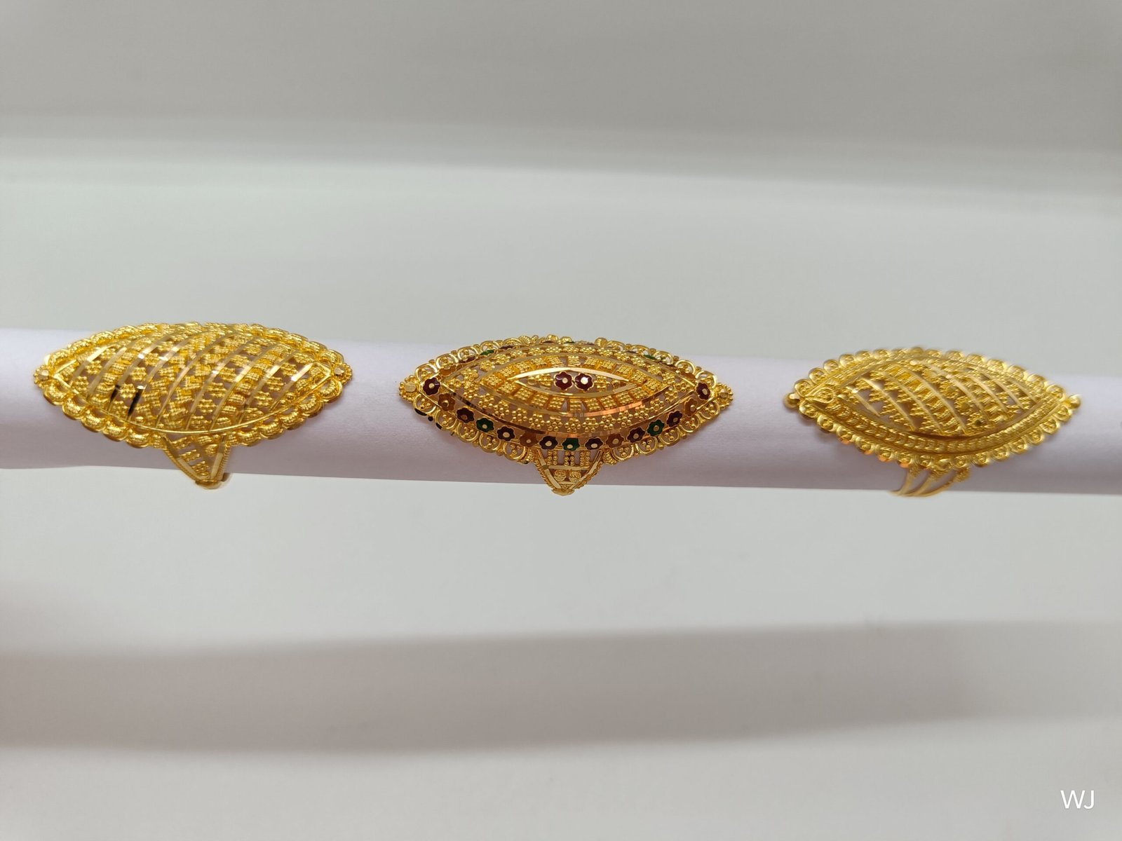 IMG20241022123703.jpg Studs - Image 1