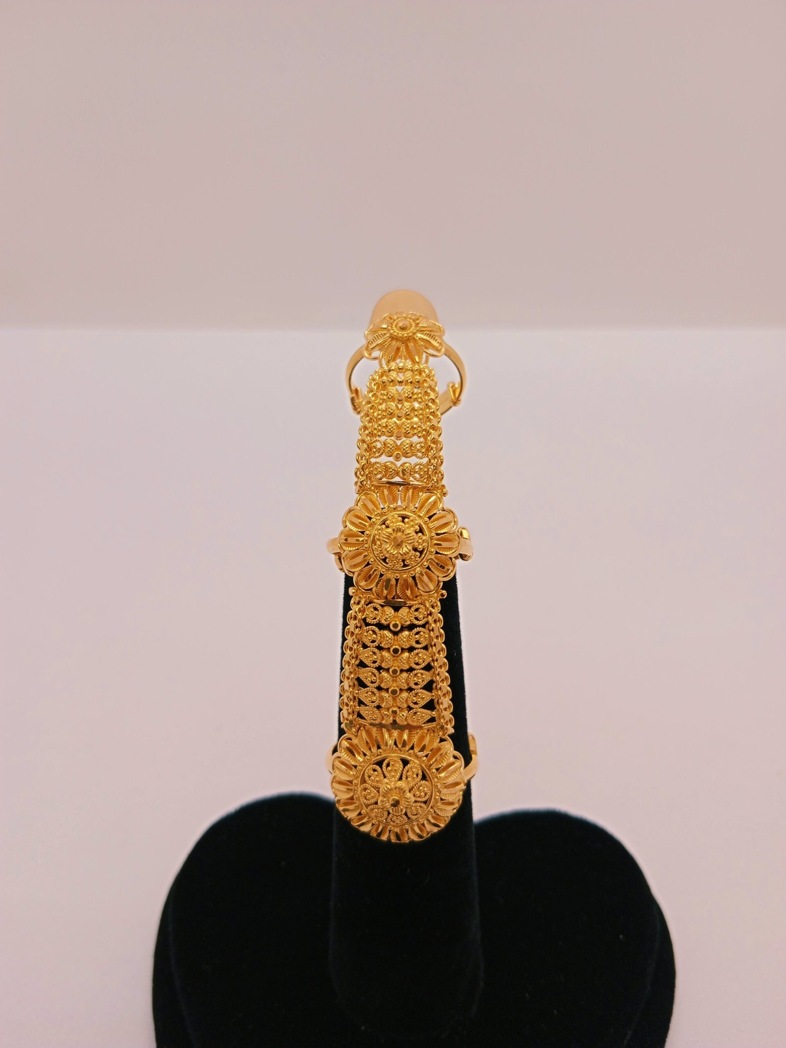 IMG_20231007_162819280c4f94fe4e94ad-1.jpg Studs - Image 1