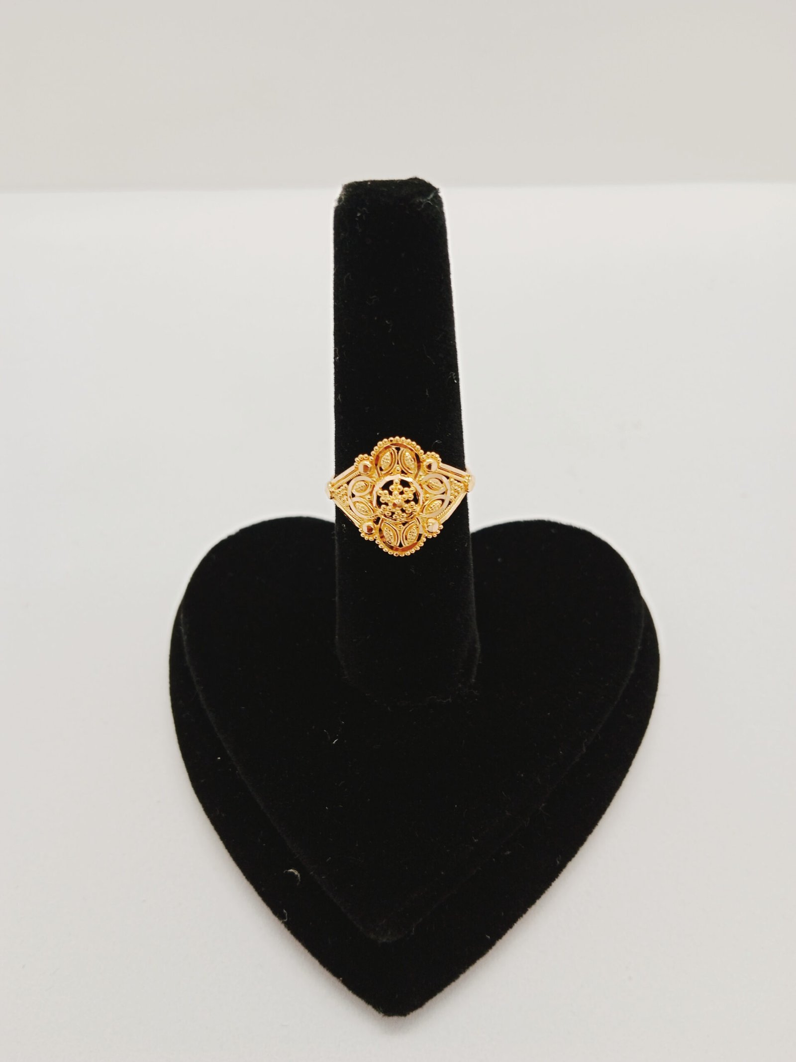 IMG_20231202_180257.jpg Studs - Image 1