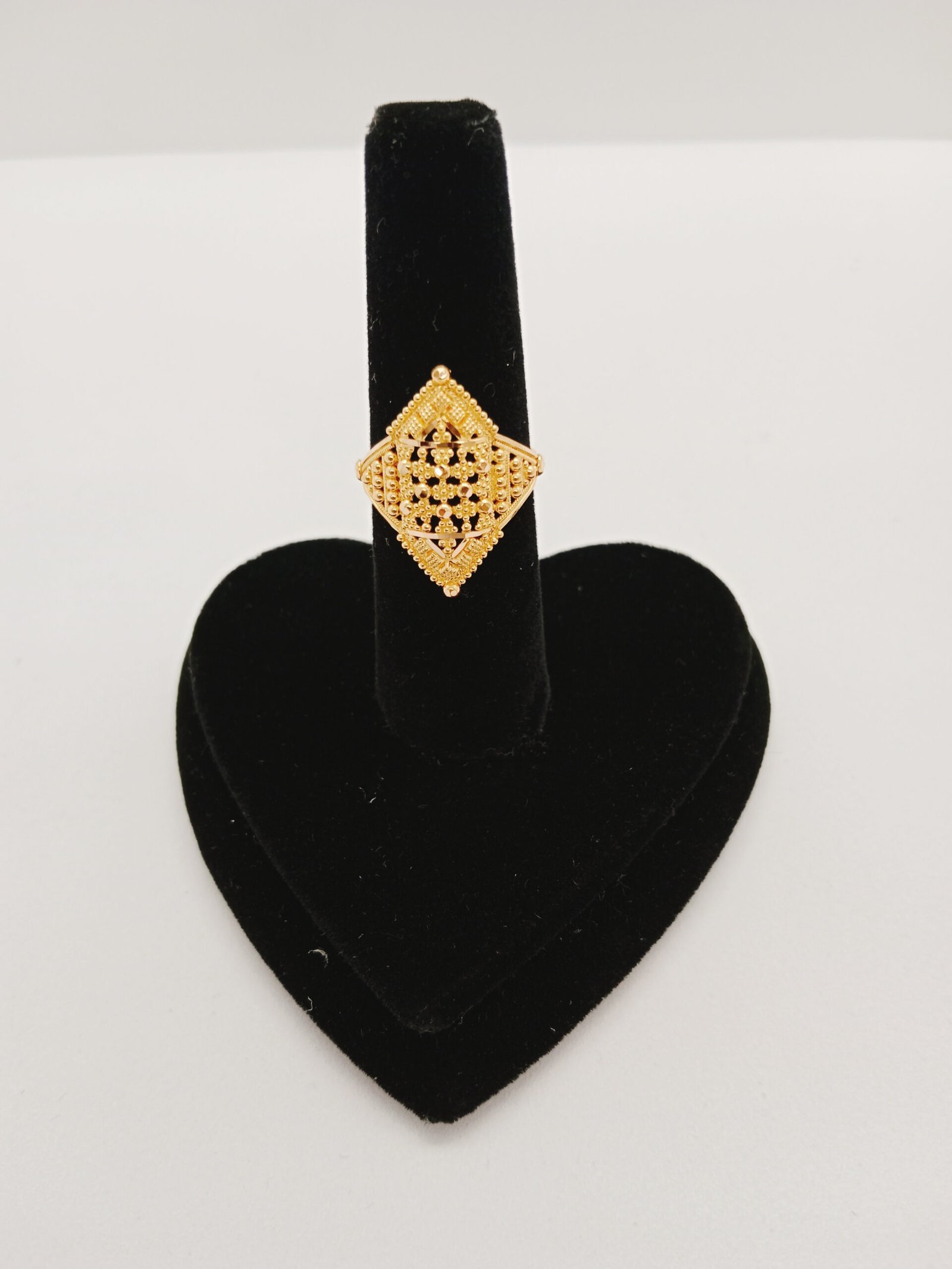 IMG_20231202_180402.jpg Studs - Image 1