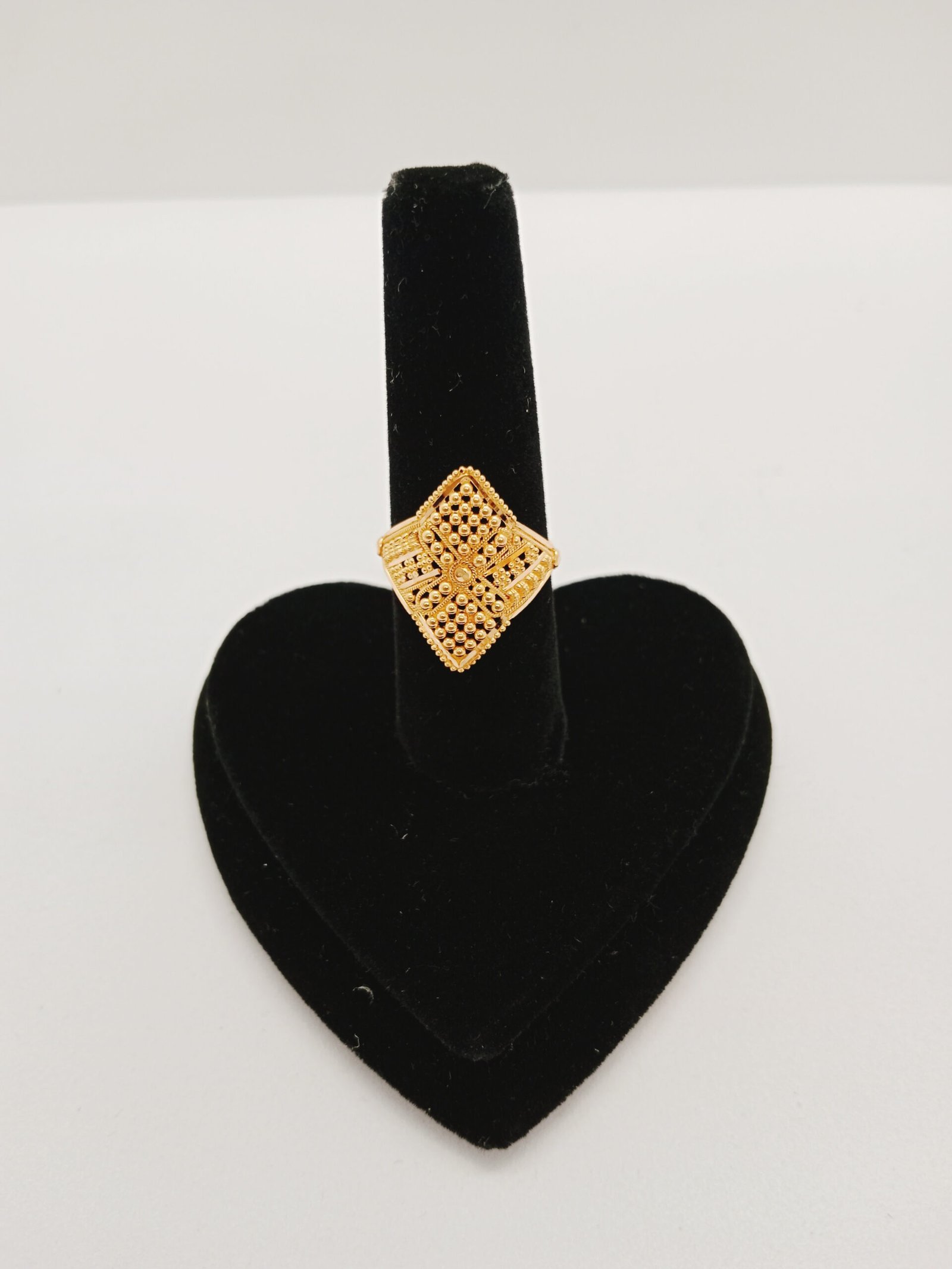 IMG_20231202_180432.jpg Studs - Image 1