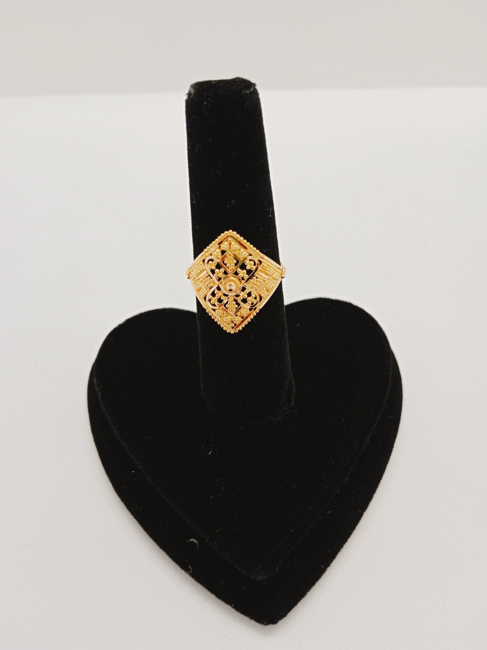 IMG_20231202_180451.jpg Studs - Image 1