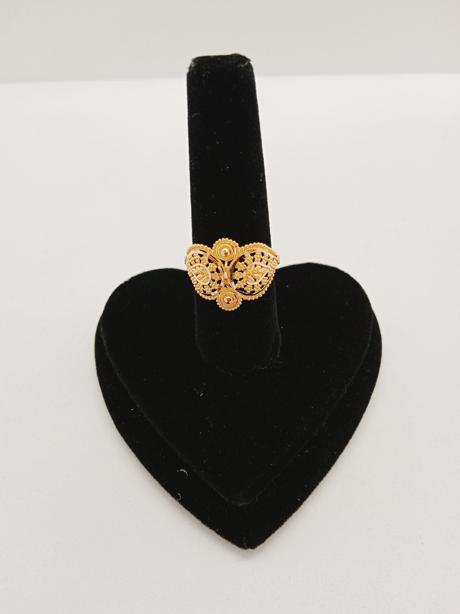 IMG_20231202_180518.jpg Studs - Image 1