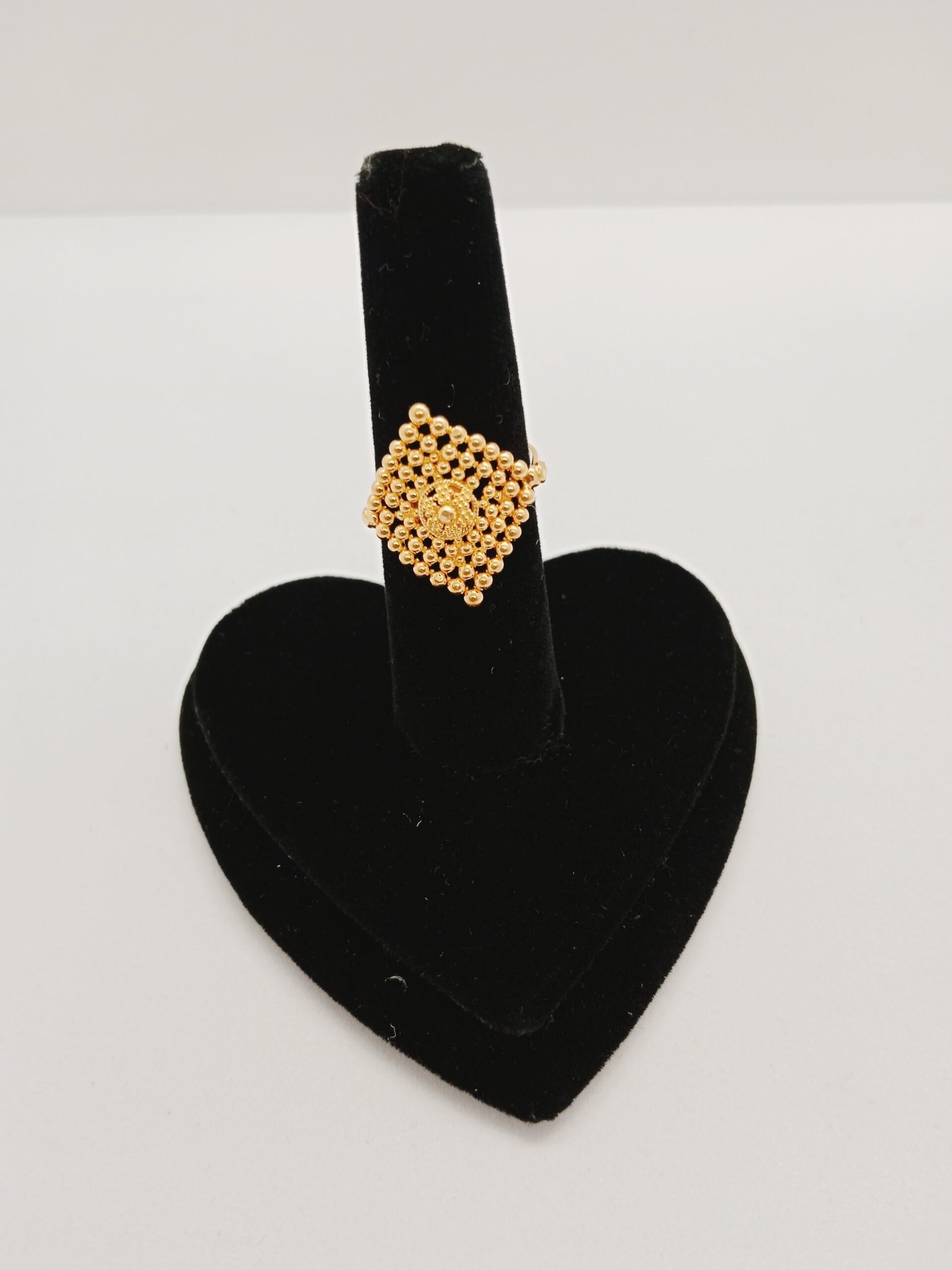 IMG_20231202_180654.jpg Studs - Image 1