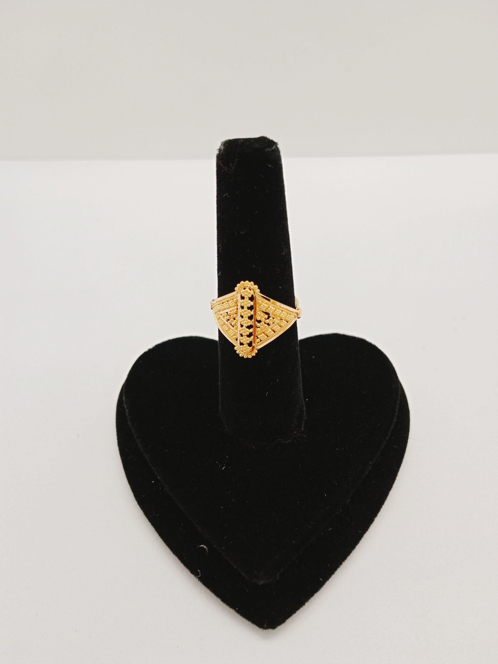 IMG_20231202_180710.jpg Studs - Image 1