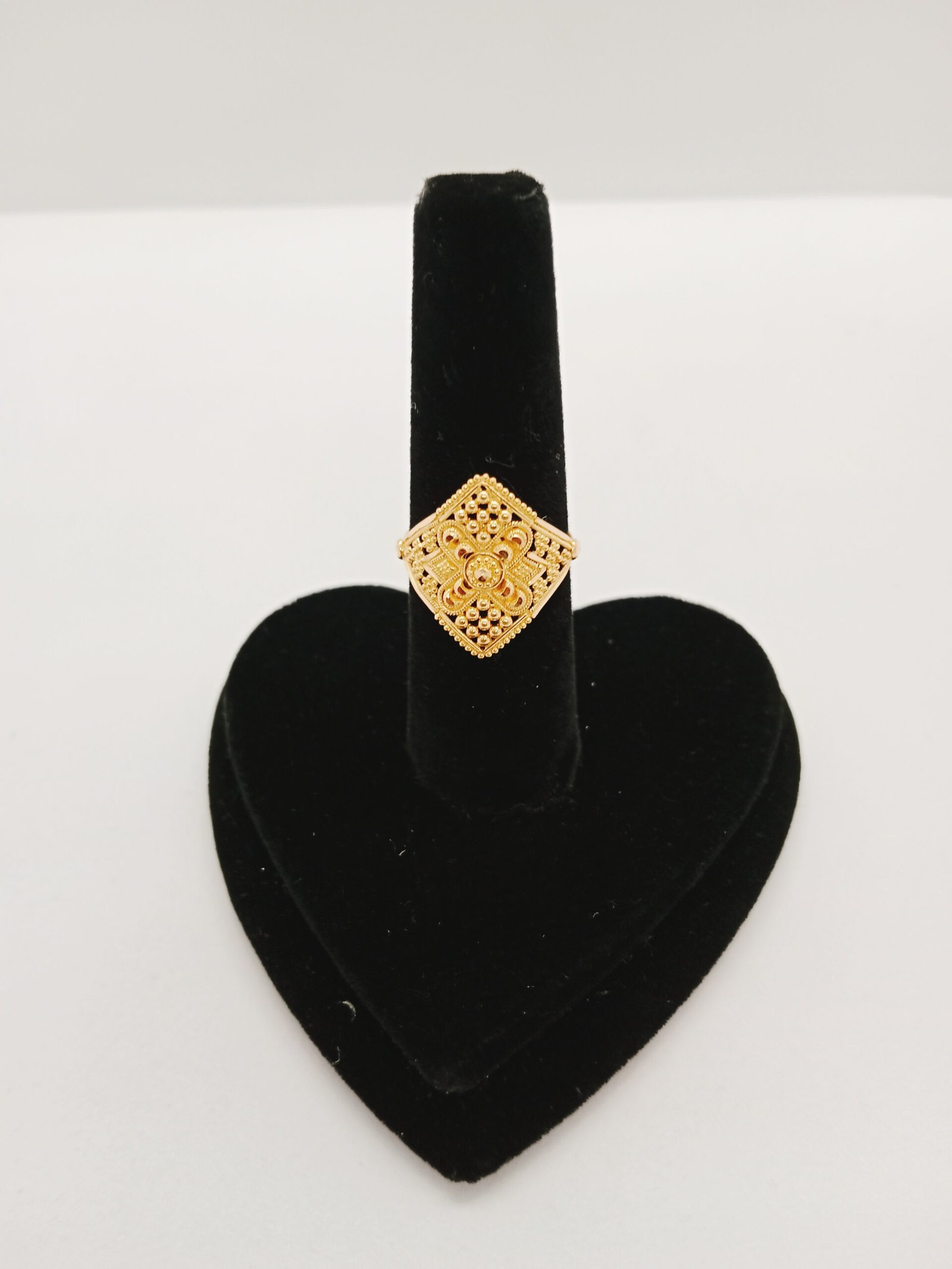 IMG_20231202_181532.jpg Studs - Image 1