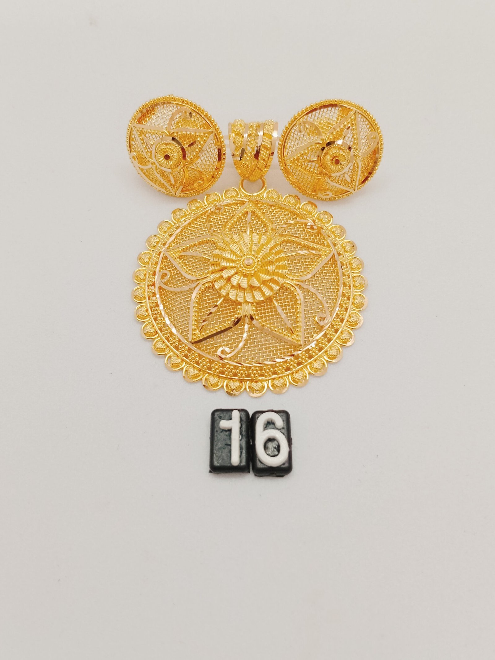 IMG_20231209_143741.jpg Pendant Set - Image 1