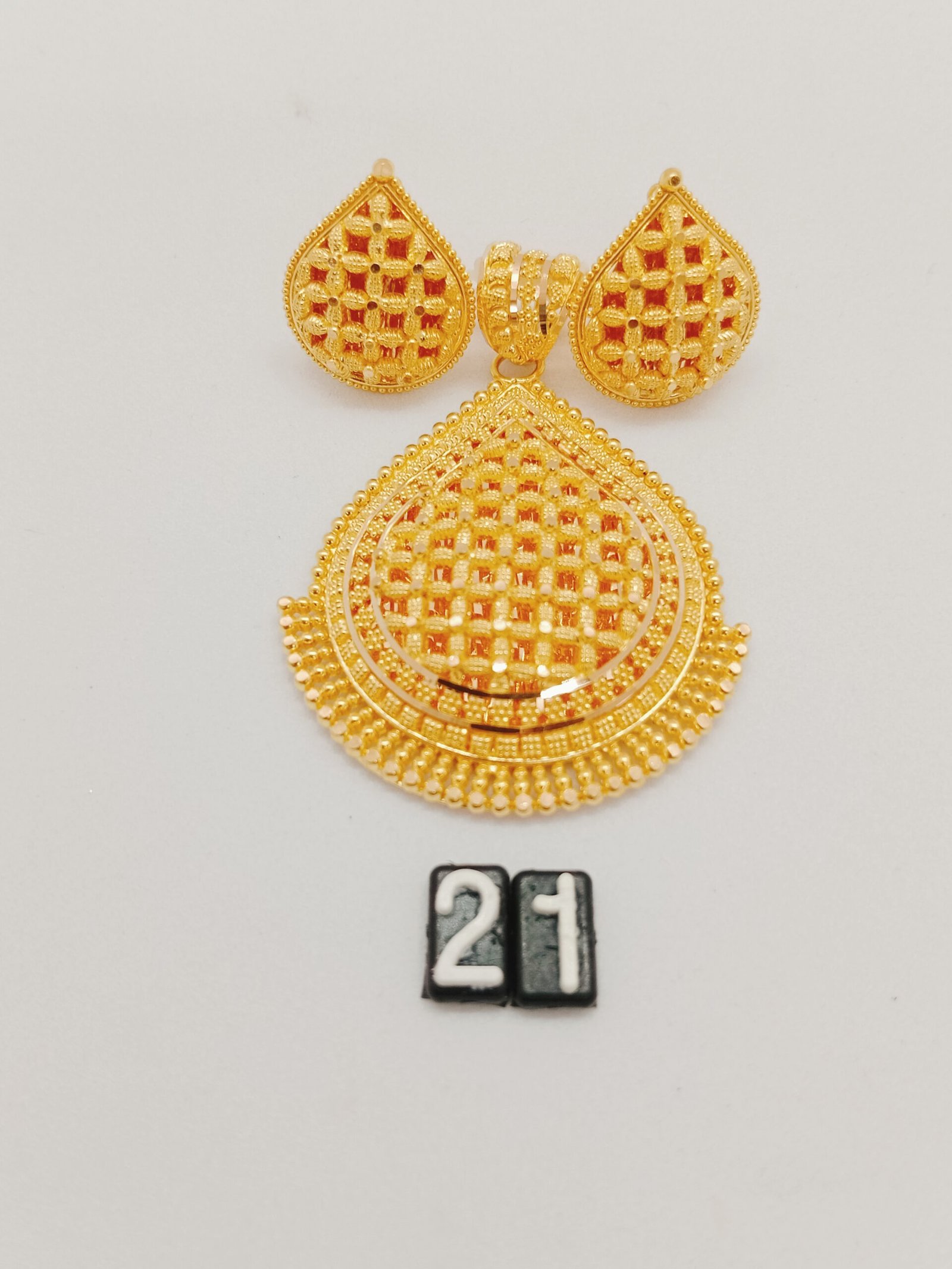 IMG_20231209_144044.jpg Pendant Set - Image 1