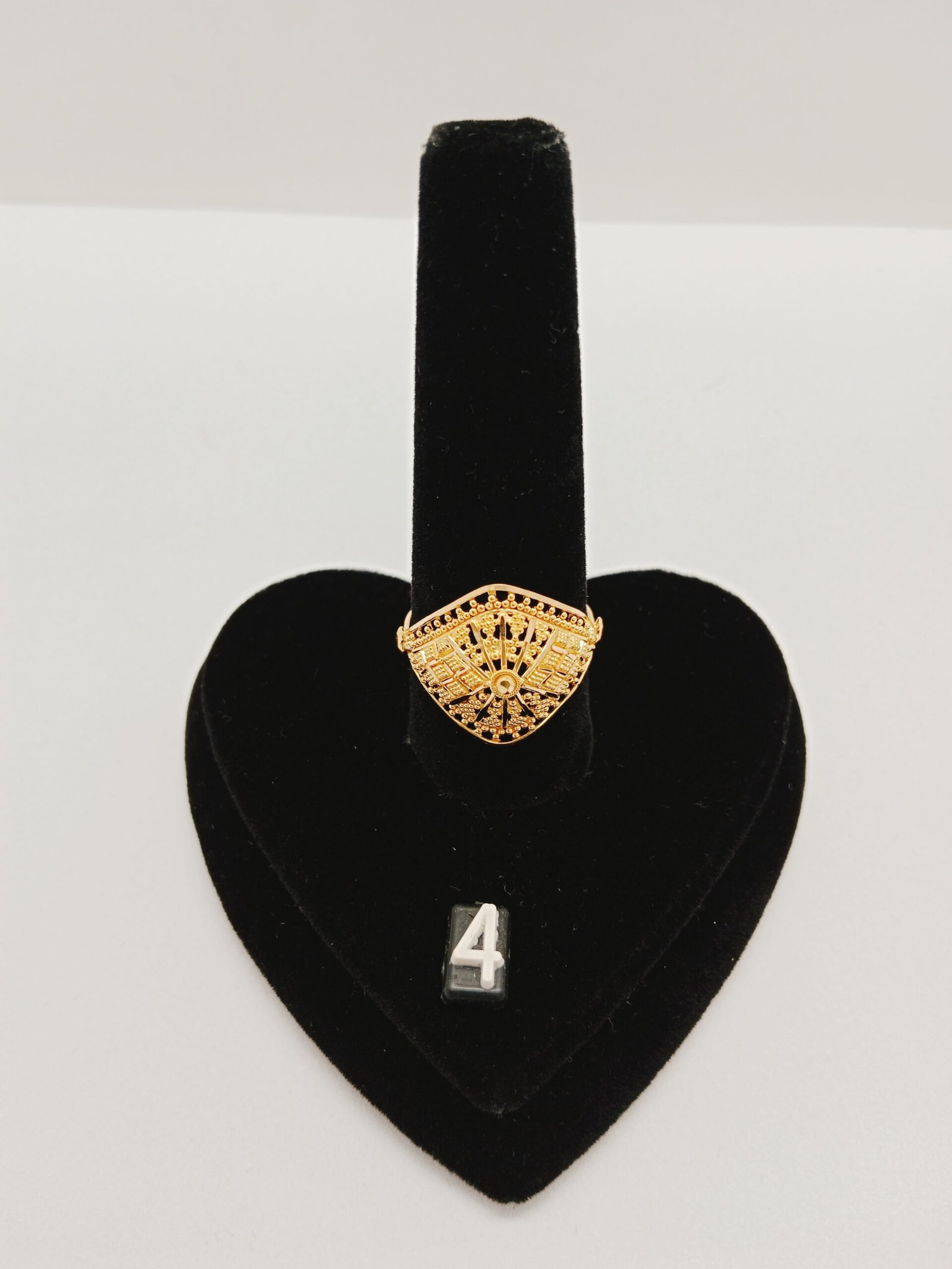 IMG_20240511_161943.jpg Studs - Image 1