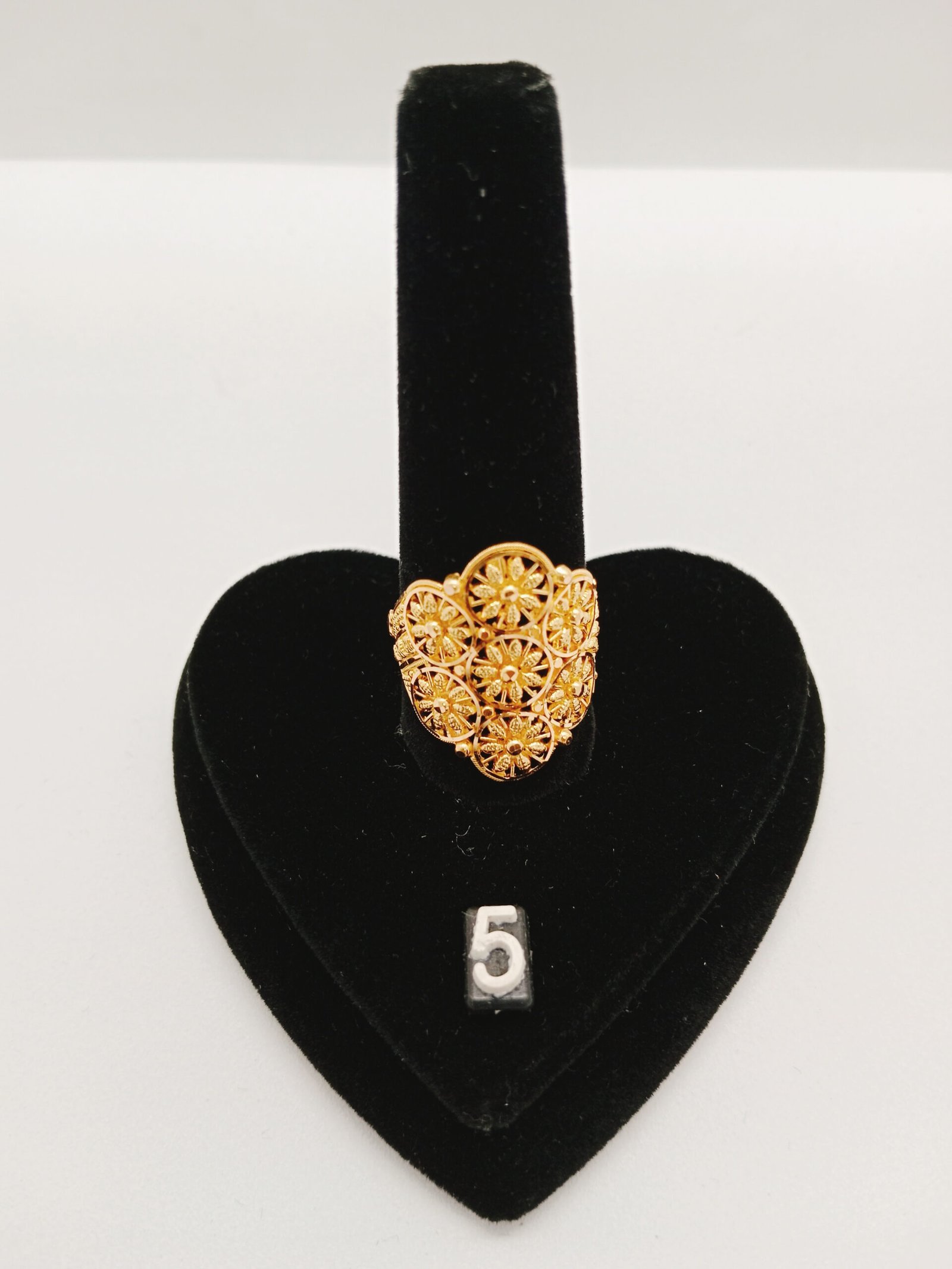 IMG_20240511_162335.jpg Studs - Image 1