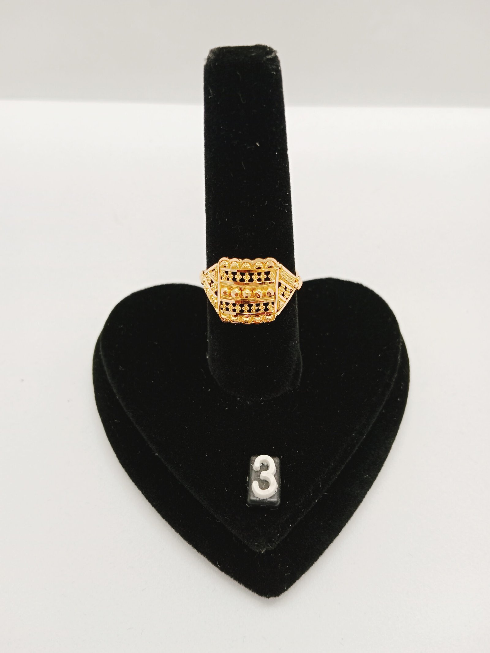 IMG_20240511_162732.jpg Studs - Image 1